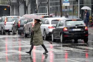 Још данас веома топло са слабом кишом, од понедељка права зима