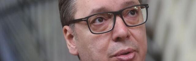 Vučić čestitao direktoru Jovine gimnazije što je držao čas, dodeliće mu i ORDEN?! A onda i ZAPRETIO prosvetarima...