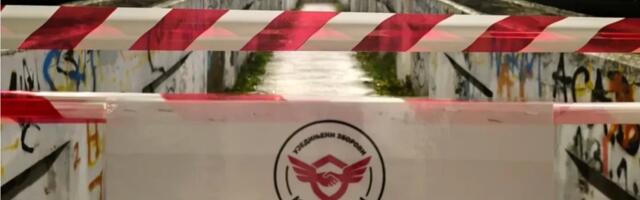 Zborovi građana postavili upozorenje na pešačkom mostu preko Lepenice