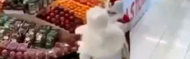 Bruka u Bakuu: Tuča Deda Mrazova u prodavnici, ljudi gledaju i ne veruju šta vide