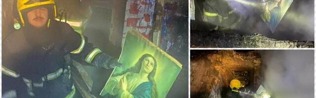 ČUDO! KUĆA U SENTI IZGORELA DO TEMELJA, SVE JE UNIŠTENO OSIM OVOGA: Ono što je vatrogasac uspeo da iznese iz ruševine bilo je netaknuto  (foto)
