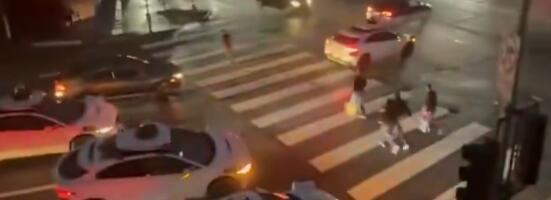 EVO ŠTA SE DESI U ROBOTAKSIJIMA KAD NESTANE STRUJA U SAN FRANCISKU: Putnici ostali zaglavljeni u saobraćaju! (VIDEO)