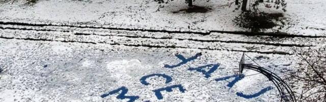Momak na Novom Beogradu ispisao 4 reči u snegu i oduševio sve: "Kao u ruskoj bajci, neka je sa srećom"!
