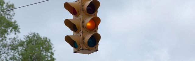 Uvodi se i četvrto svetlo na semaforu: Imaće funkciju 'signala za praćenje'