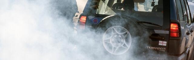 Izbušene gume na automobilima posmatračkih misija u Bajinoj Bašti