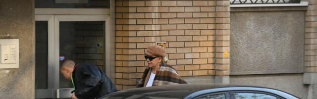 "VREME DA SE POVUČE" Koleginica o Vesni Zmijanac nakon što je digla prašinu IZNEMOGLIM NASTUPOM: "NE SEDIM I NE IZUVAM SE" (VIDEO)