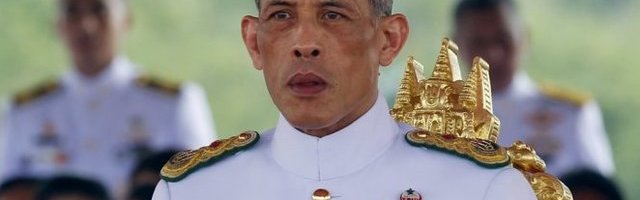 SA 20 LJUBAVNICA POBEGAO U MONDENSKO SKIJALIŠTE DOK MU SE ZEMLJA BORI PROTIV KORONE! Šokantni detalji RASKALAŠNOG ŽIVOTA TAJLANDSKOG KRALJA koji ima 4 žene i bogatstvo od 24 MILIJARDE FUNTI! (VIDEO)