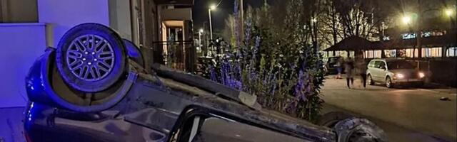 Sudar dva automobila, oba se prevrnula na krov