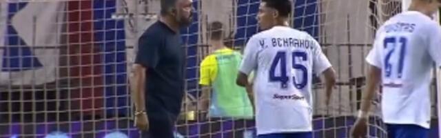Trener Hajduka utrčao na teren (VIDEO)