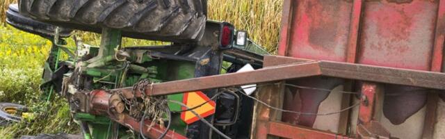Muškarac poginuo kada se prevrnuo traktor