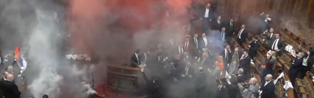 Pogledajte kako je došlo do tuče u Skupštini (VIDEO)