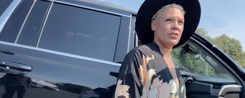 Pevačica Novu godinu dočekala u bolnici: Oglasila se posle operacije pa uputila snažne reči (FOTO)