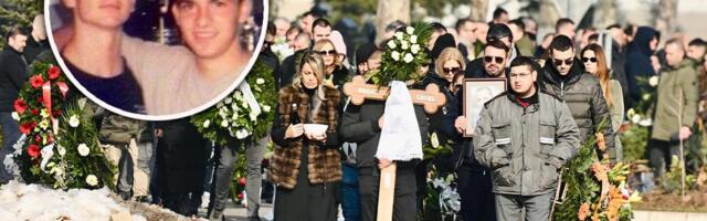 LIKVIDIRANI ŽIVKO BAKIĆ SAHRANJEN PORED BRATA: Jedan brat poginuo u saobraćajnoj nesreći, drugog ubili dok je šetao s nanogicom (foto)