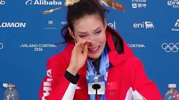 OSVOJILA ZLATO, PA DOBILA UŽASNE VESTI! Najveća zvezda ZOI izašla pred novinare i briznula u plač! Potresna scena na konferenciji olimpijske šampionke!