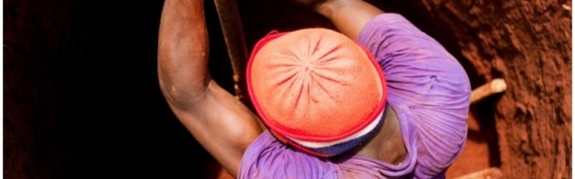 Toliko je bio lud za ljubavnicom da je zbog nje počeo da kopa tunel, stigao je do kuće, ali ga je tu sačekao muž!