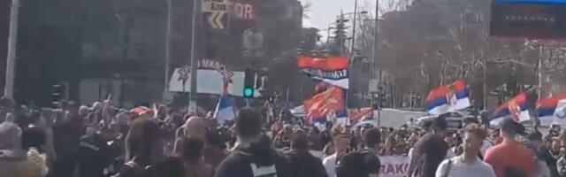 Sve vrvi na Vidikovcu: Zastave i brdo ljudi (VIDEO)