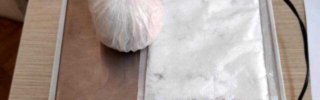 UHAPŠENA DVA DILERA  Sumnja sa da su i maloletniku prodali  drogu