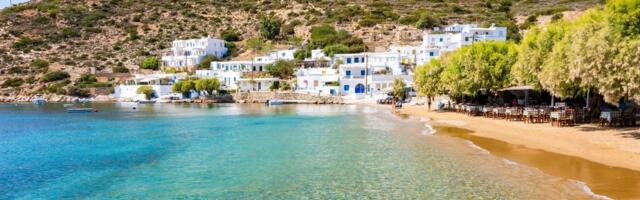 Kupanje usred januara: Prolećne temperature u omiljenom letovalištu Srba (VIDEO)