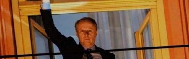 Зашто Ђокић бежи од директног дуела са Вучићем