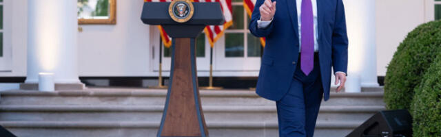 Трамп жели свој лик на новчаници од 250 долара