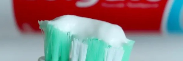 Zašto nije dobro koristiti tečnost za ispiranje usta nakon pranja zuba