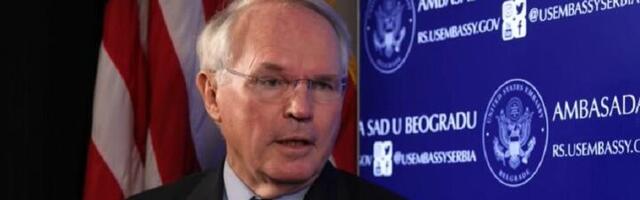 Opozicija o Hilovom intervjuu: Čudno ponašanje čoveka koji je još na odmoru