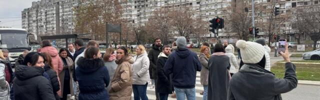 Nasilnici blokirali Beograd! Pedofili i batinaši među rušilačkom ruljom: Napadnut čovek sa detetom od tri meseca (FOTO/VIDEO)