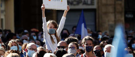 Francuska: Hiljade ljudi na ulicama nakon ubistva nastavnika