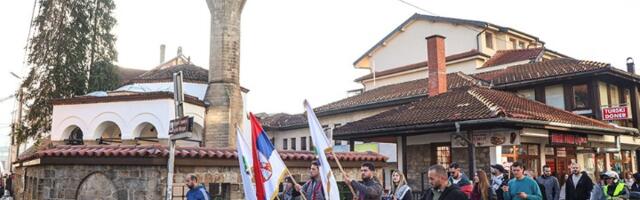"Oni su uzdrmali Vučića": Asošiejted pres o maršu studenata iz Novog Pazara prema NS