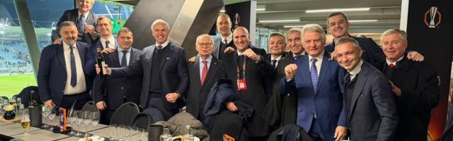 Čelnici Zvezde zajedno proslavili pobedu nad Šturmom, Zvezdan Terzić podigao šampanjac