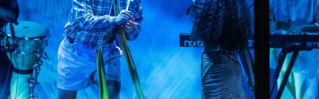 Reper pao kao grom iz vedra neba na nastupu: Odjednom se srušio na pod (Video)