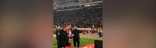 Mitrović izgubio živce, pa psovao pri izlasku sa terena: U pi*ku materinu!