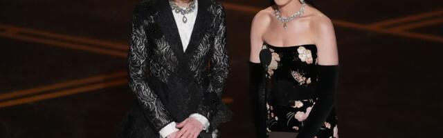 Kao grom iz vedra neba: En Hetavej i Ana Vintur zajedno dodelile Oskara, Ana joj uputila brutalan komentar