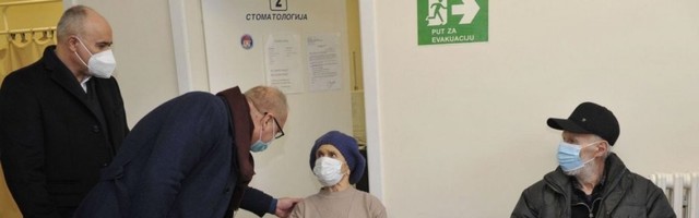 (FOTO) Vesić objavio sjajne vesti: U ZDRAVSTVENOJ STANICI UMKA VAKCINSAN 500.000-TI BEOGRAĐANIN!