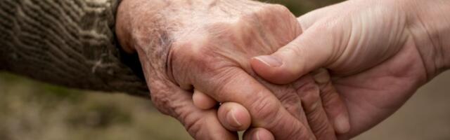 Da li je greh ODBITI ostarele roditelje: Šta (ni)su deca dužna