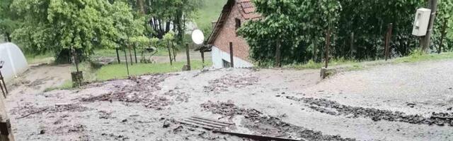 Dramatične slike iz dragačevskog sela Dljin, prilazni put do Milosavljevića potpuno uništen, ponovo ugroženi konji