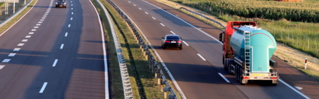 Policija zaustavila oca i sina, šokirali se kad su pogledali zadnje sedište!