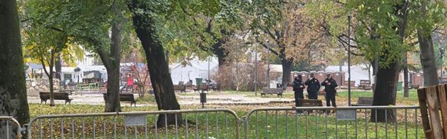 Poslanik "upao" u Ćacilend da bi položio venac za heroje Prvog svetskog rata (VIDEO)