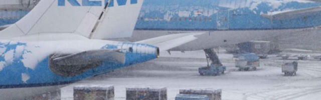 КЛМ отказује 300 летова у уторак због снега у Амстердаму