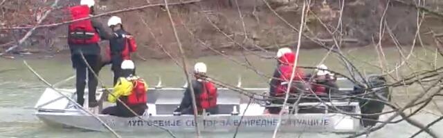 SKORO 24 SATA TRAJE POTRAGA ZA RIBOLOVCIMA KOD LESKOVCA: Bližnji dvojice nestalih muškaraca u strahu: Zovemo, nedostupni su, ništa nam nije jasno (video)