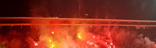 ERUPCIJA NA SEVERU, VATROMET I BAKLJE: Pogledajte slavlje navijača Crvene zvezde posle vodećeg gola Kostova