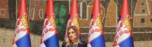 ZA USLUGE POMOĆ U KUĆI I LIČNI PRATILAC IZDVOJENO 600 MILIONA DINARA: Ministarka Stamenkovski predstavnicima lokalnih samouprava uručila ugovore