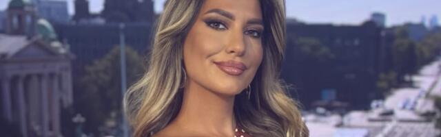 Sveže razvedena mami na greh - Cice naše vrele voditeljke se prelivaju u bikiniju (FOTO)