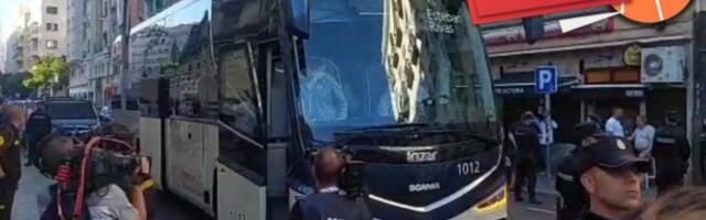 TOPAO DOČEK ZA CRNO-BELE U MADRIDU! Navijači ISPRED arene dočekali košarkaše PARTIZANA! (VIDEO)