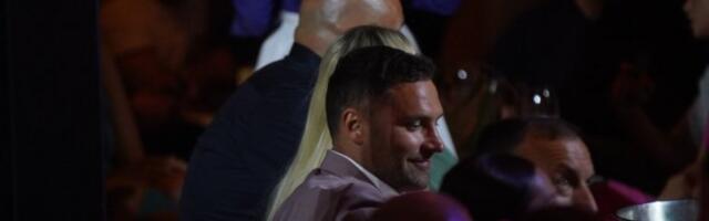 PROVOKACIJA?! Duško Tošić u društvu atraktivne plavuše na nastupu Karleušine NAJBOLJE DRUGARICE! (GALERIJA)