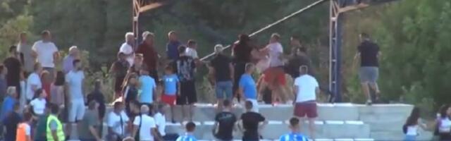 Skandal na meču Srpske lige: Prebijen otac gostujućeg fubalera (VIDEO)