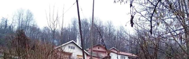 Stara, nakrivljena i trula bandera opasnost za meštane Predejana