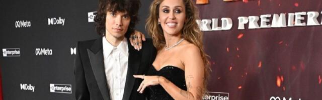 Verenik Majli Sajrus je i dalje živeo sa roditeljima kad je rešio da je veri: Prsten je težak POLA MILIONA