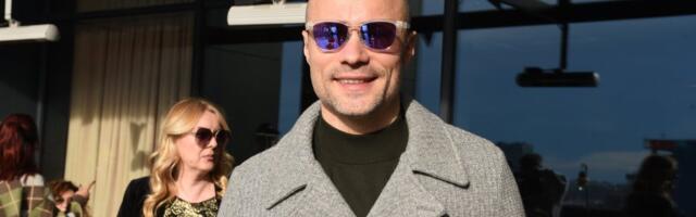 Sofronijević kupio majci auto - Objavio sliku roditelja, ponosno pozirali pored poklona