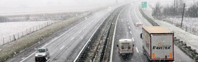 SNEG ZAVEJAO MNOGE PUTEVE U SRBIJI: Ove opasne pojave dodatno otežavaju vožnju